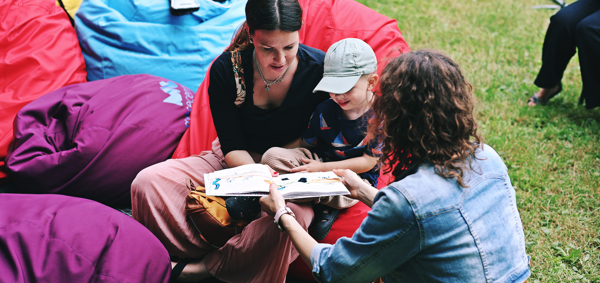 Olvasosarok nyar 24-09